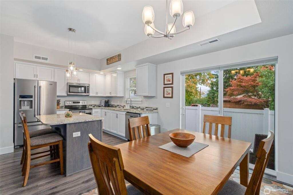New Town House - Heart Of Wenatchee Διαμέρισμα Εξωτερικό φωτογραφία